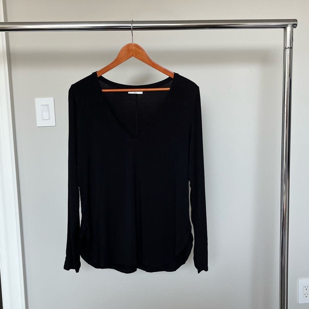 Aritzia Babaton V-Neck Long Sleeve